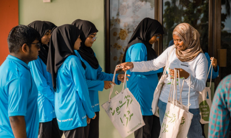 Fushifaru Maldives launches ‘Plastic Aa Nulaa’ campaign in partnership with Dhiraagu and Muni Group