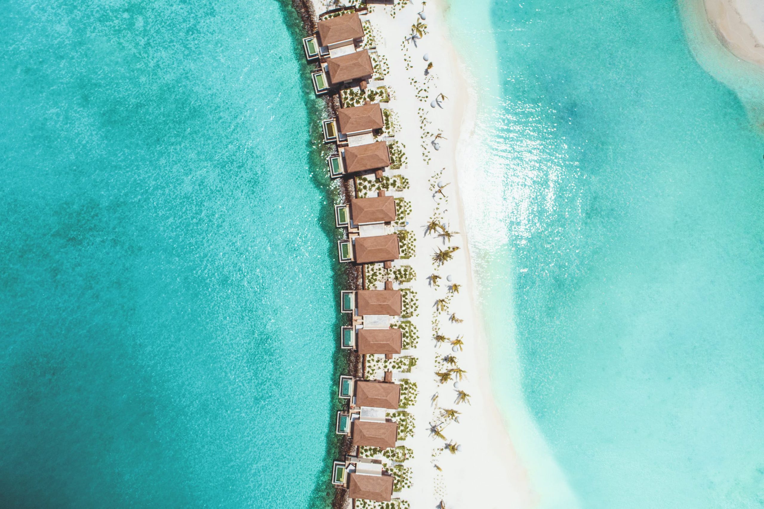 gpNvQ4TI-(NEW)-InterContinental-Maldives---Aerial-view-Lagoon-Villas-(2)-scaled