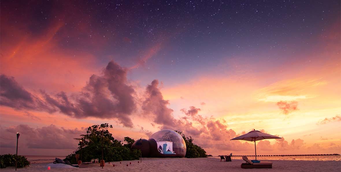 seaside-finolhu-maldives-beach-bubble-tent-2-1180x596 (1)