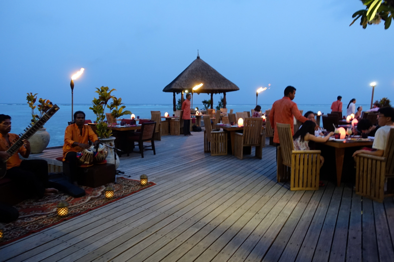 original_Four_Seasons_Maldives_at_Kuda_Huraa_Restaurant_Reviews_and_Menus-Baraabaru_Indian_Buffet-Alfresco_dining_and_Indian_music