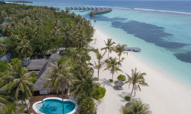 Kanuhura Maldives' Sanctuary Pool Villa Is The Perfect Spot For Vacay Magic